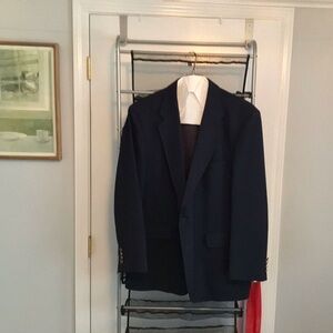 Men’s 2-button navy blazer (MISSING BUTTON)